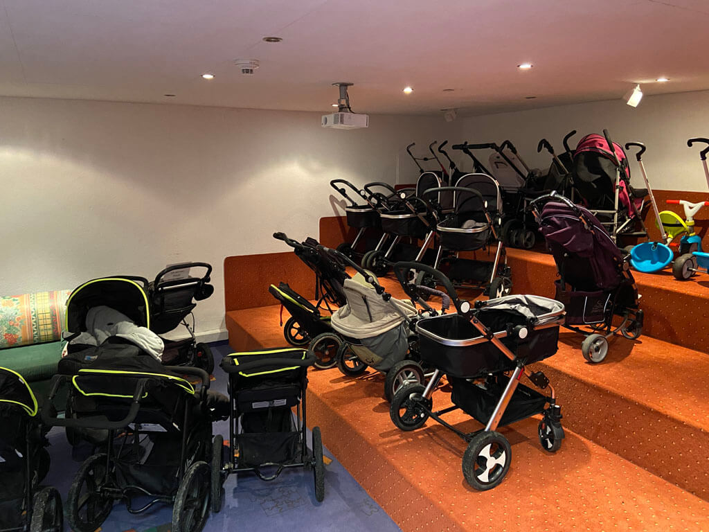 Geen gesjouw met spullen, in babyhotel Ballunspitze staat bijna alles voor je klaar, zoals buggy's.