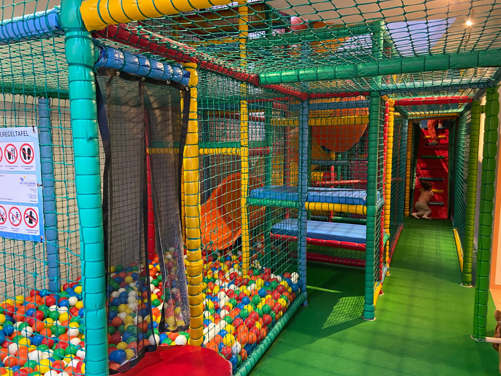 Babyhotel Ballunspitze heeft ook een indoor speeltuin. 