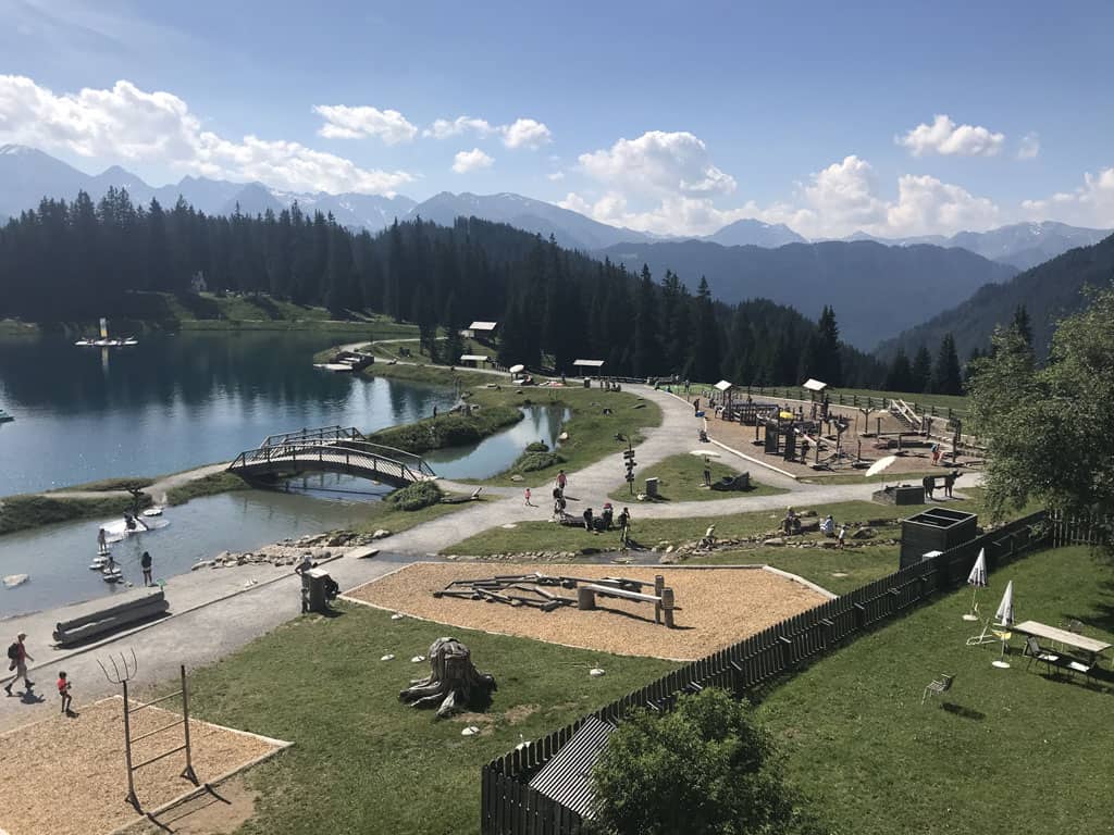 Vanaf de uitzichttoren heb je een prachtig uitzicht op Hög Adventure Park.