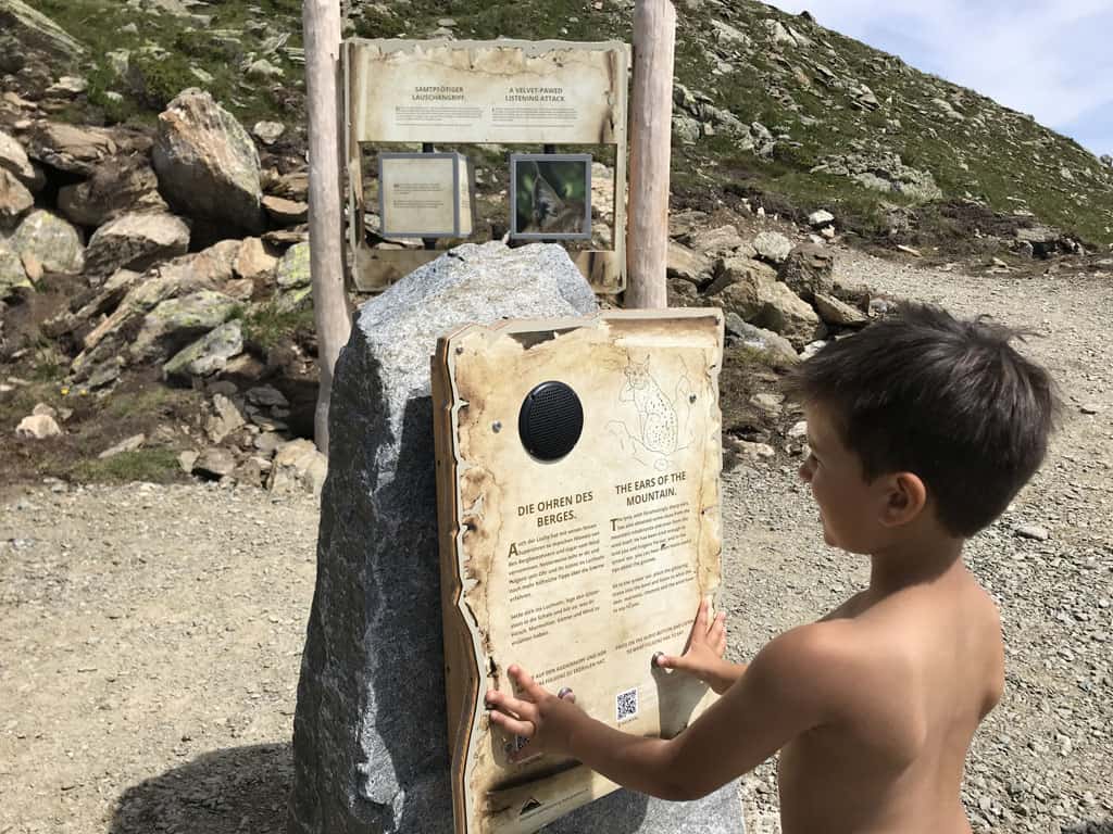 De Goldener Mann Weg is een interactieve wandeling voor gezinnen met kinderen.