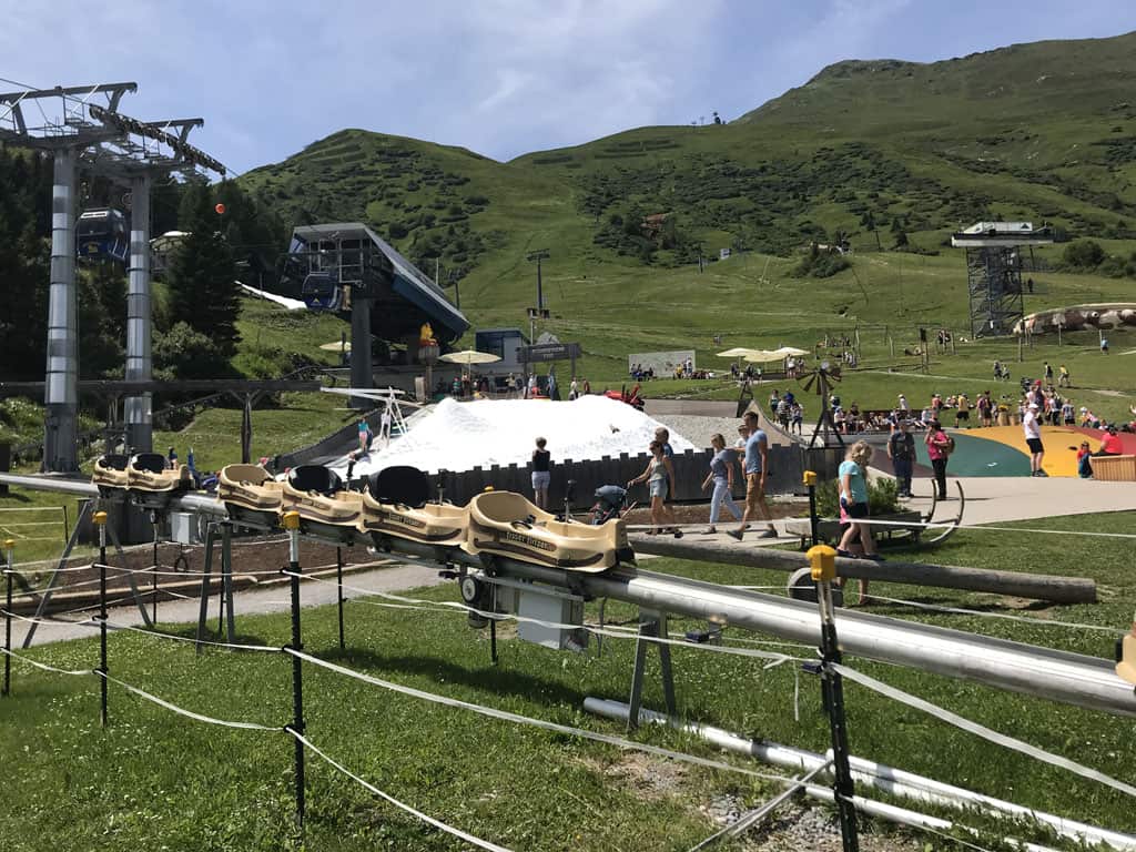 Zomerfunpark Fiss is ook erg leuk voor wat oudere kinderen. Rodelen, springen van de klimtoren of tuben. 