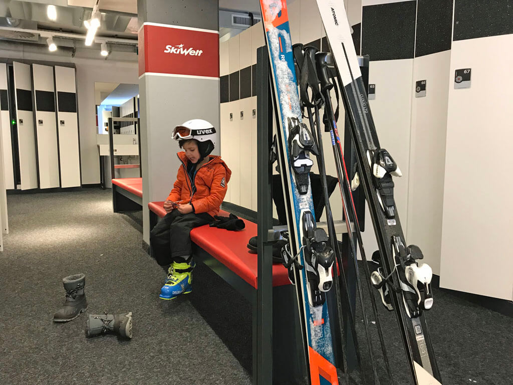 De lockers zijn heel handig, het scheelt zoveel gesjouw met materiaal.