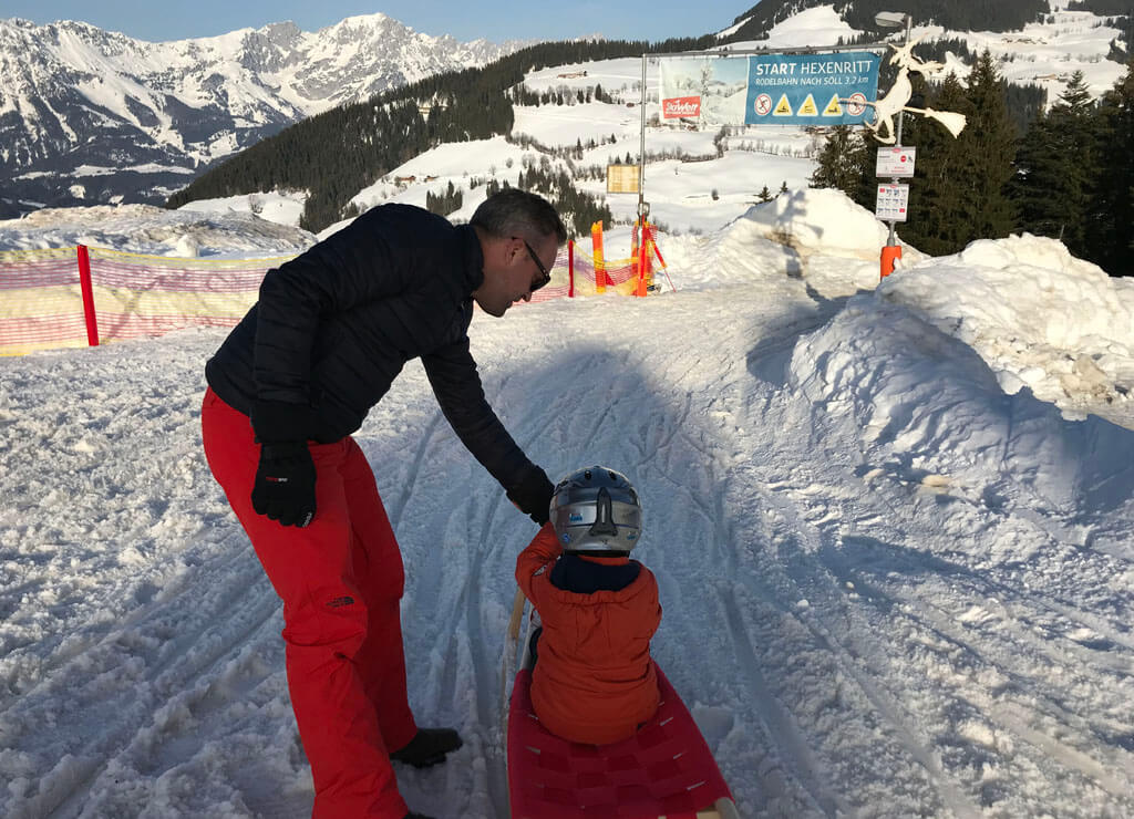 Aan de start van de Hexenrit, een familievriendelijke rodelbaan in Wilder Kaiser.