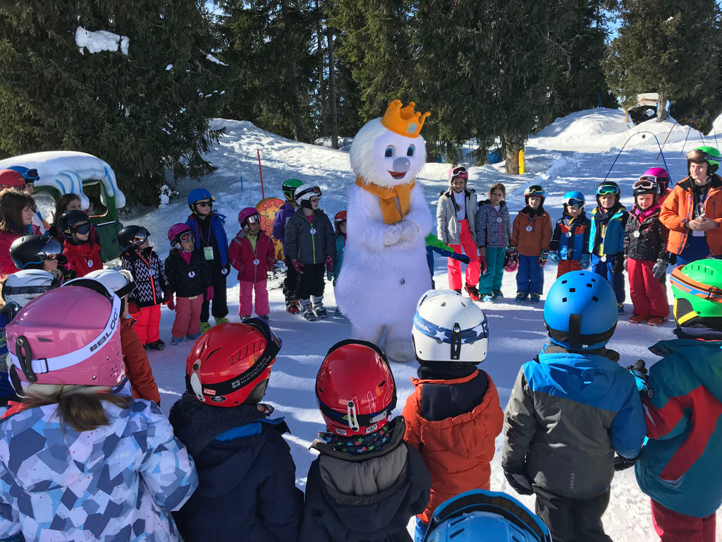 Op het einde van de skiles komt Snoki, de mascotte van KinderKaiserland.