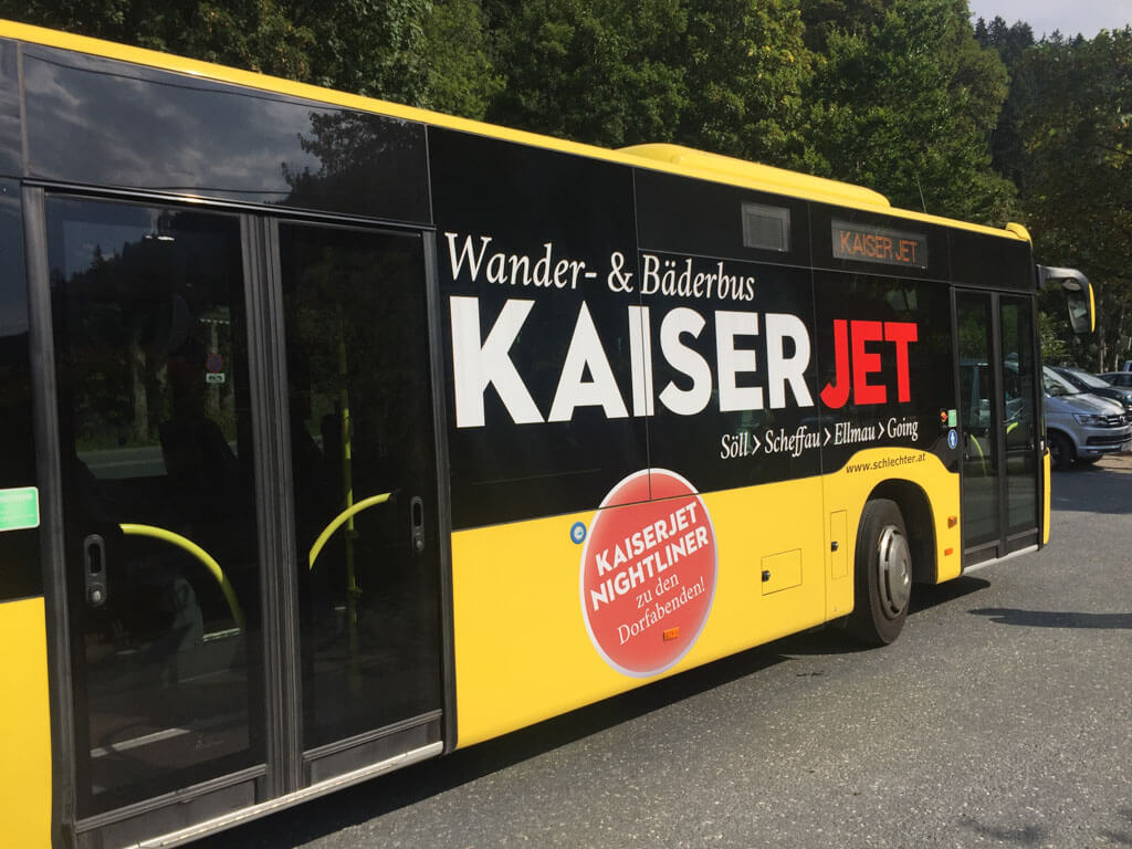 De KaiserJet brengt je overal gratis naar toe op vertoon van de gastenkaart.