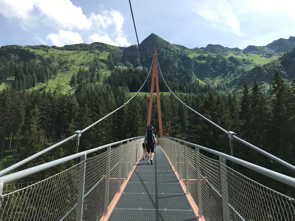 Bij de ‘end of the valley’ is ook de Golden Gate Bridge van de Alpen met de hoogste tree top wandeling van Europa.