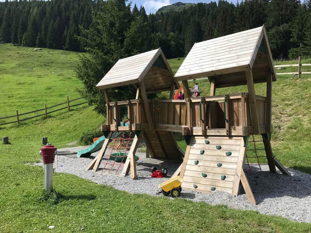 Veel berghutten in Saalbach Hinterglemm hebben ook leuke speelplekken voor de kids, zoals deze bij de ‘end of the valley’.