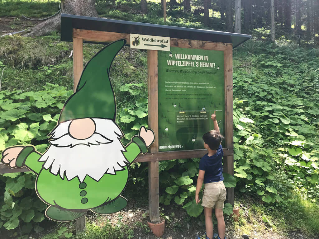 De Treetop Path start bij 'the end of the valley' in Saalbach Hinterglemm. 