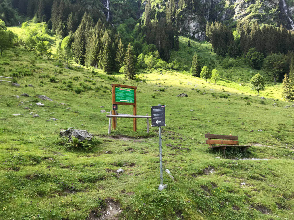 De Educational Trail is een mooie gezinswandeling die start bij 'the end of the valley'.