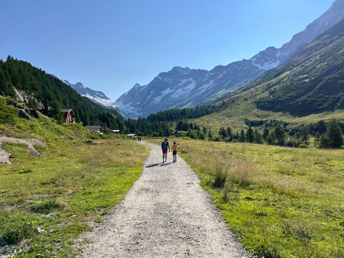 Daar gaan ze, op weg naar de Anenhütte,