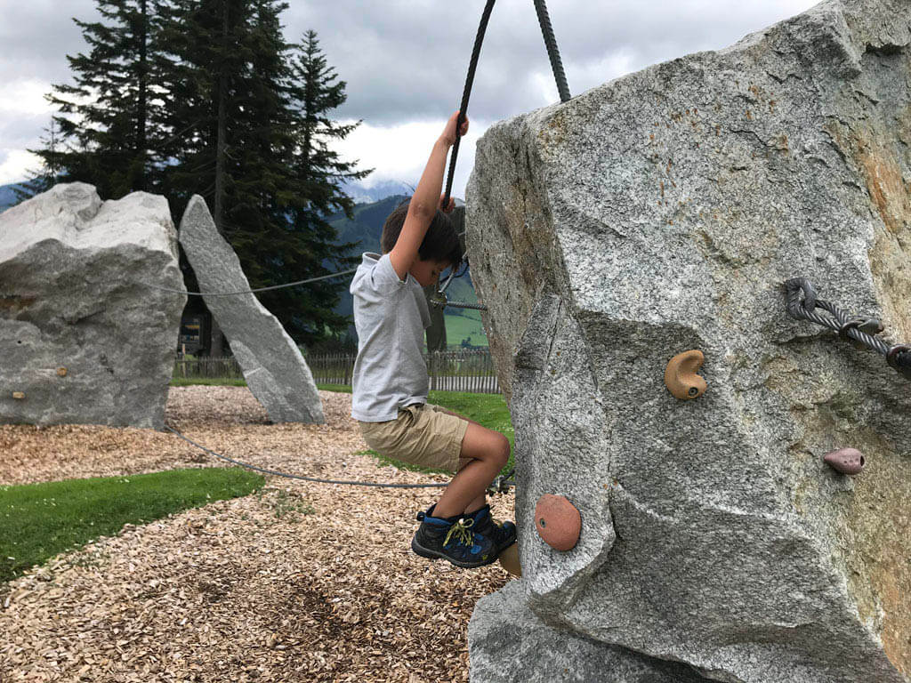 In Timoks klimpark kan je volop klimmen en klauteren.