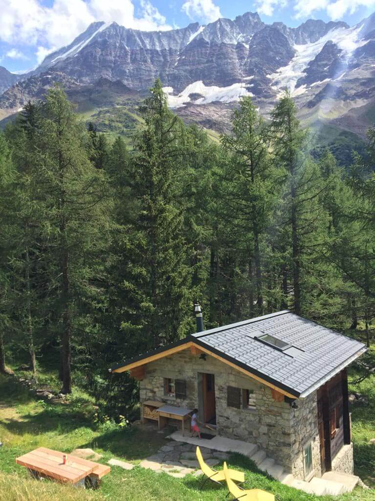 Eerst nog een nachtje slapen in ons idylische berghutje voordat we onze tocht gaan maken door het Lötschental.