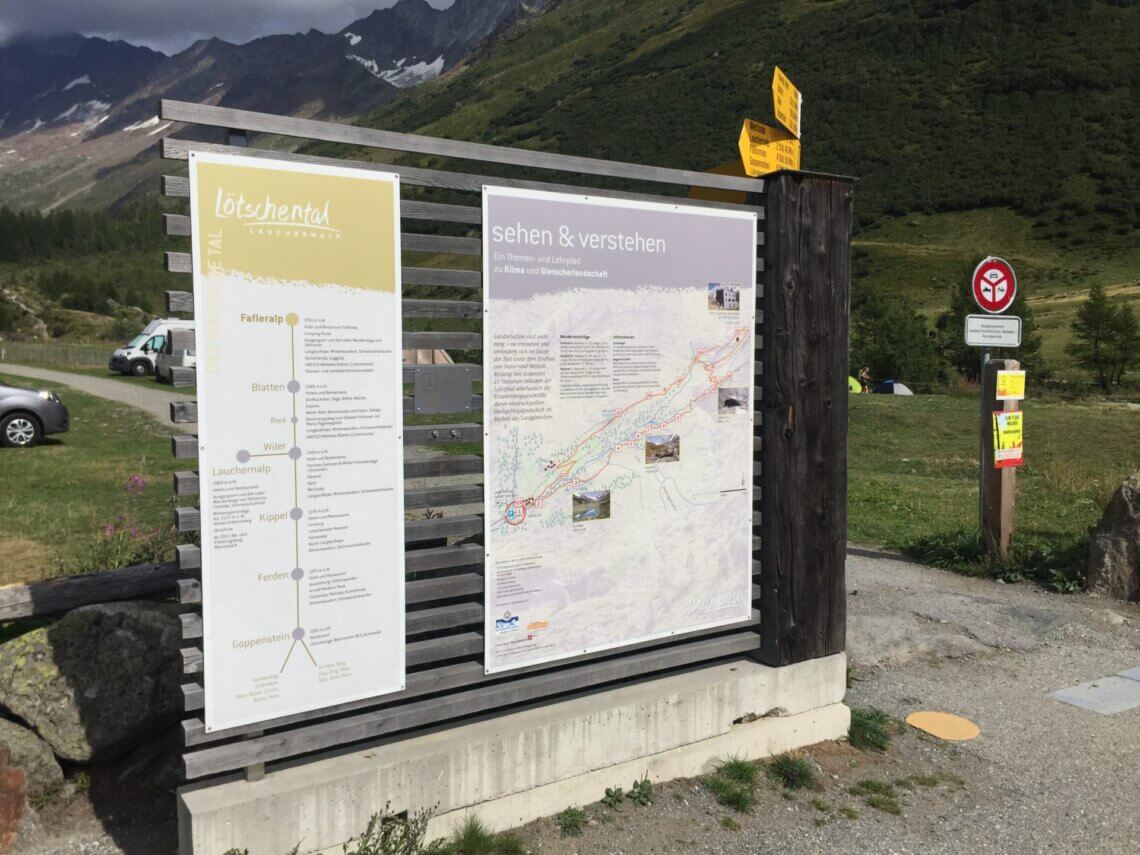 Bij de parkeerplaats van de Fafleralp is een informatiebord waarop de rondwandeling duidelijk staat aangegeven.