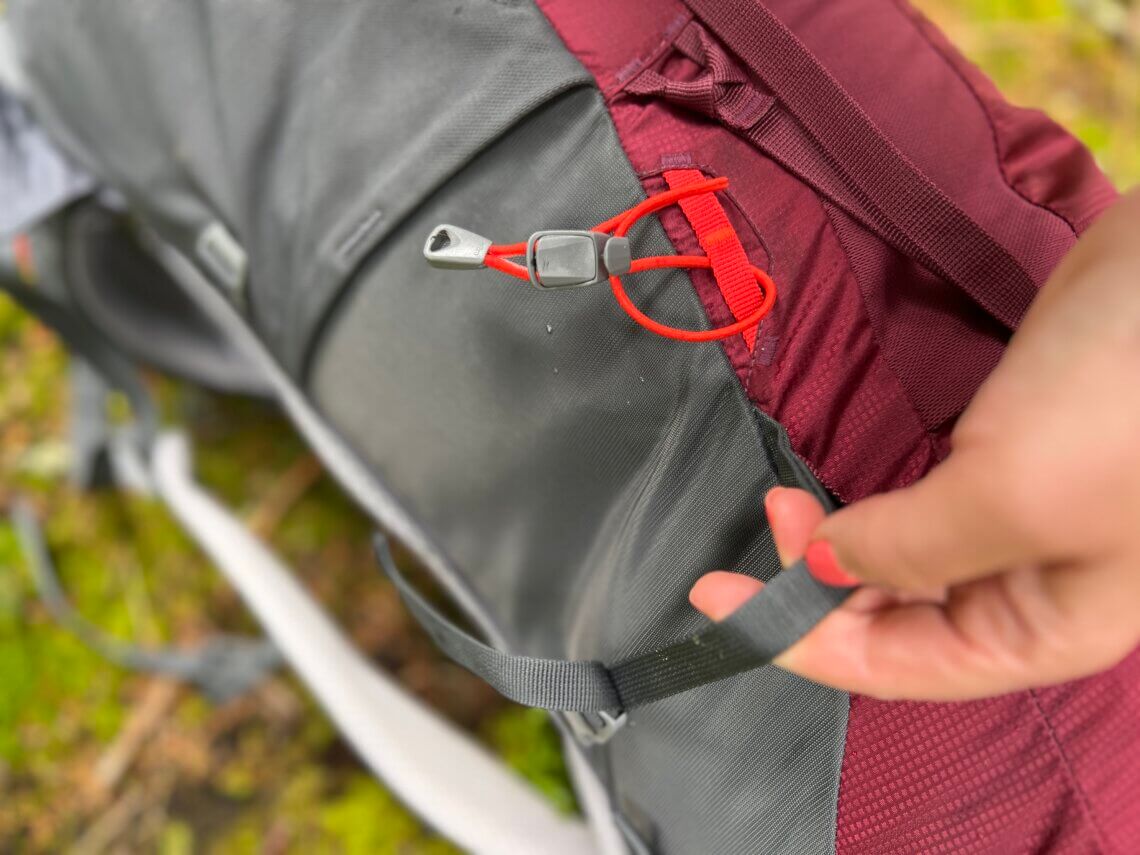 De Deuter Aircontact Lite 45 + 10 SL Trekking backpack heeft overal handige bevestigingspunten.