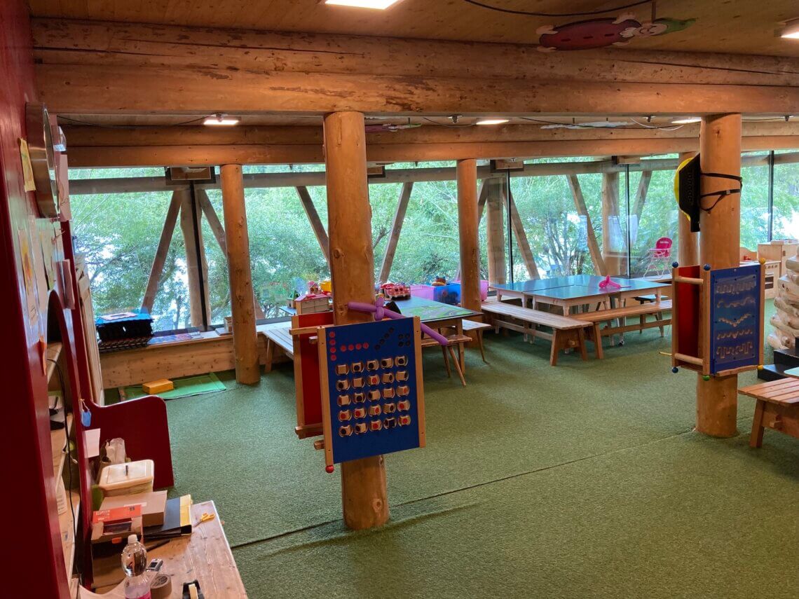 De camping heeft ook een kiesclub en indoor speelruimte, ideaal als het minder goed weer is. 
