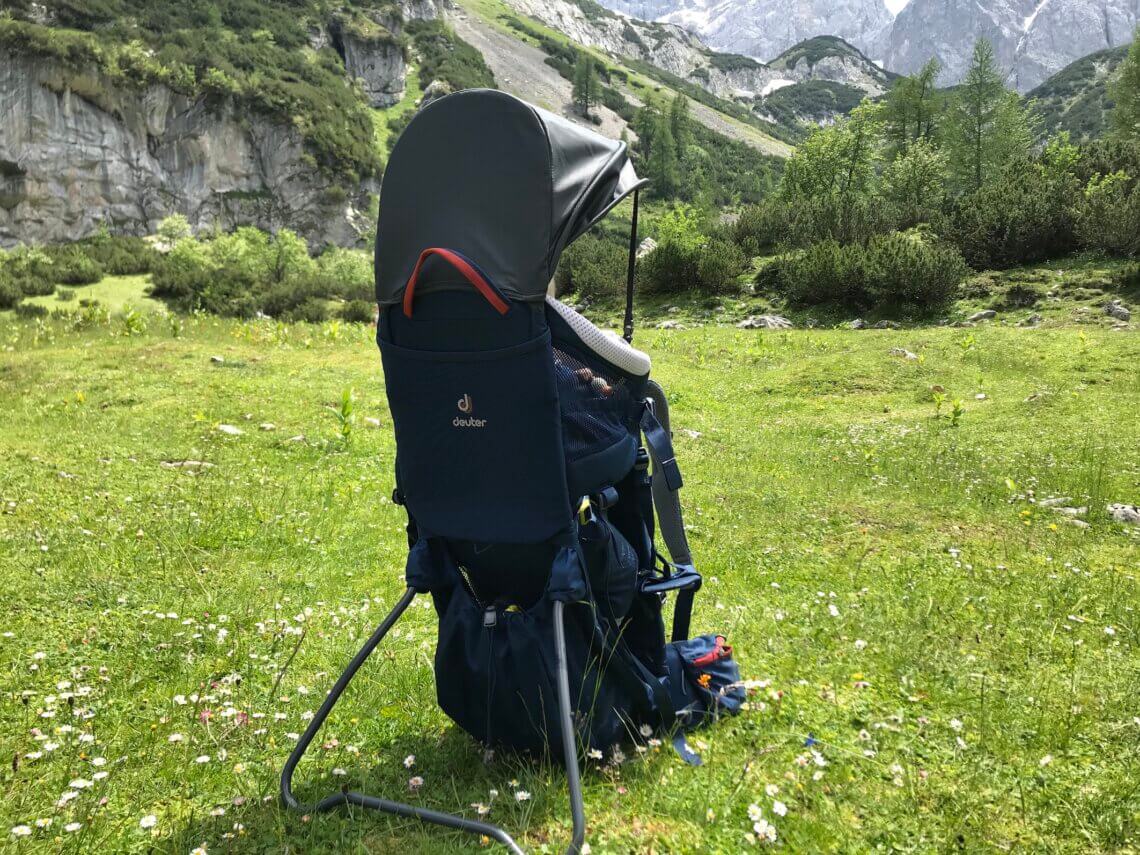 Lange wandelingen maken met kinderen in de bergen? Kies voor een goede framedrager, zoals deze van Deuter.