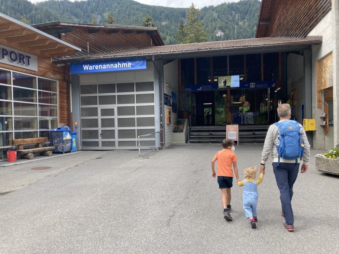 In Oey, net buiten Adelboden nemen we de kabelbaan naar de VogellisiBerg.