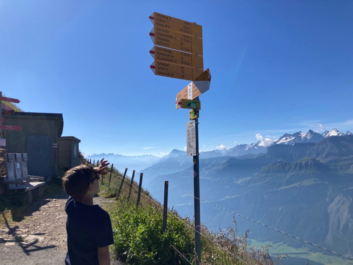 Vanaf het bergstation zijn er genoeg wandelmogelijkheden. Je kunt ook terugaandelen naar het middenstation, dat is zo'n 2,5 uur.