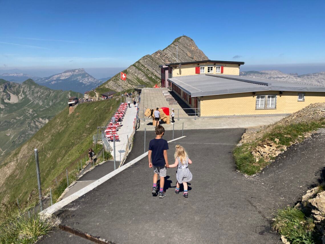 Op het bergstation van de Brienz Rothorn Bahn zijn twee restaurants. 