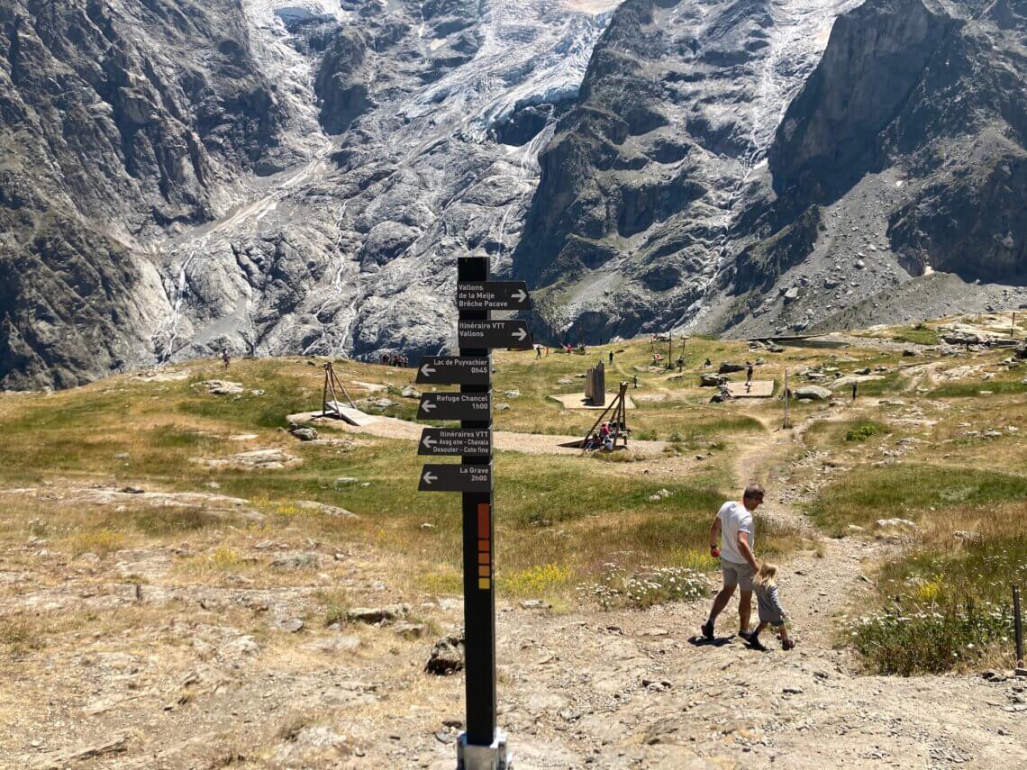 Bij het middenstation van Téléphérique des Glaciers de La Meije kan je wandelingen maken die ook met kinderen goed te doen zijn.