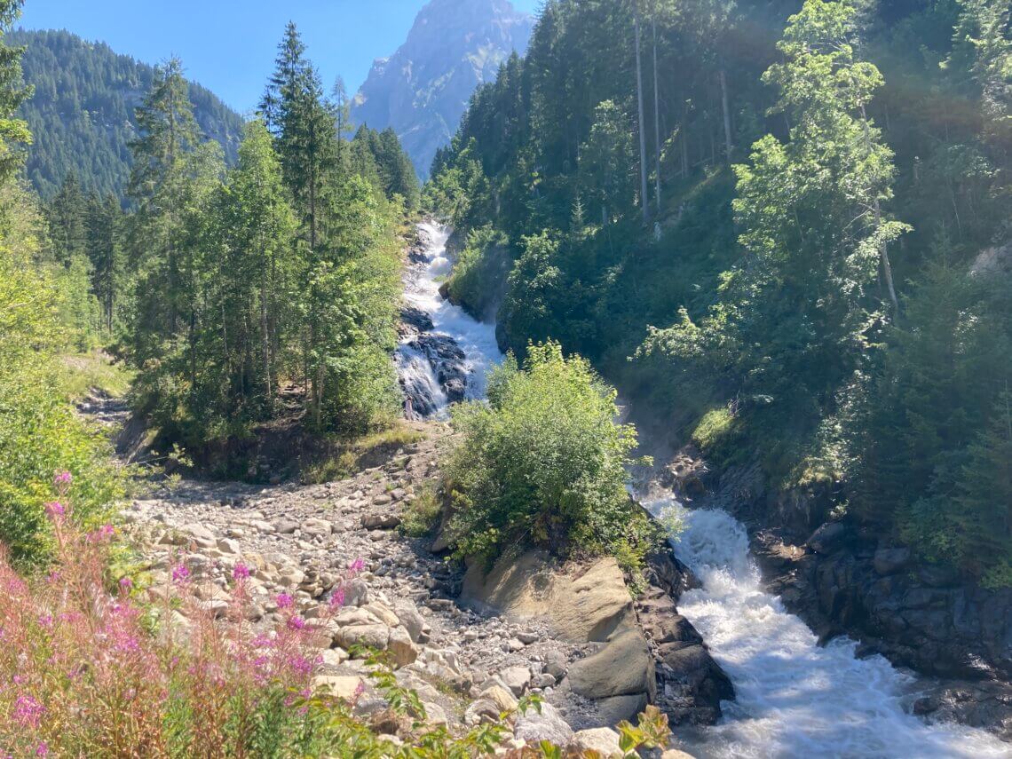 De Simmenfälle is een prachtige waterval in Lenk.