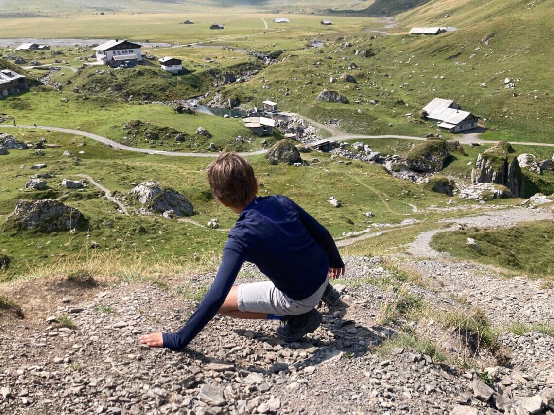 Goede wandelschoenen zijn belangrijk bij dit zulk paadjes.