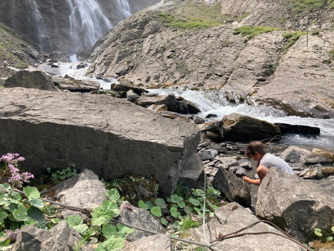 Voorzichtig nog iets dichterbij de waterval.