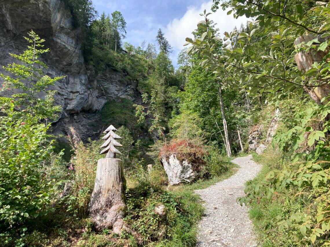 Het wandelpad richting de ingang van de Cholerenschlucht.