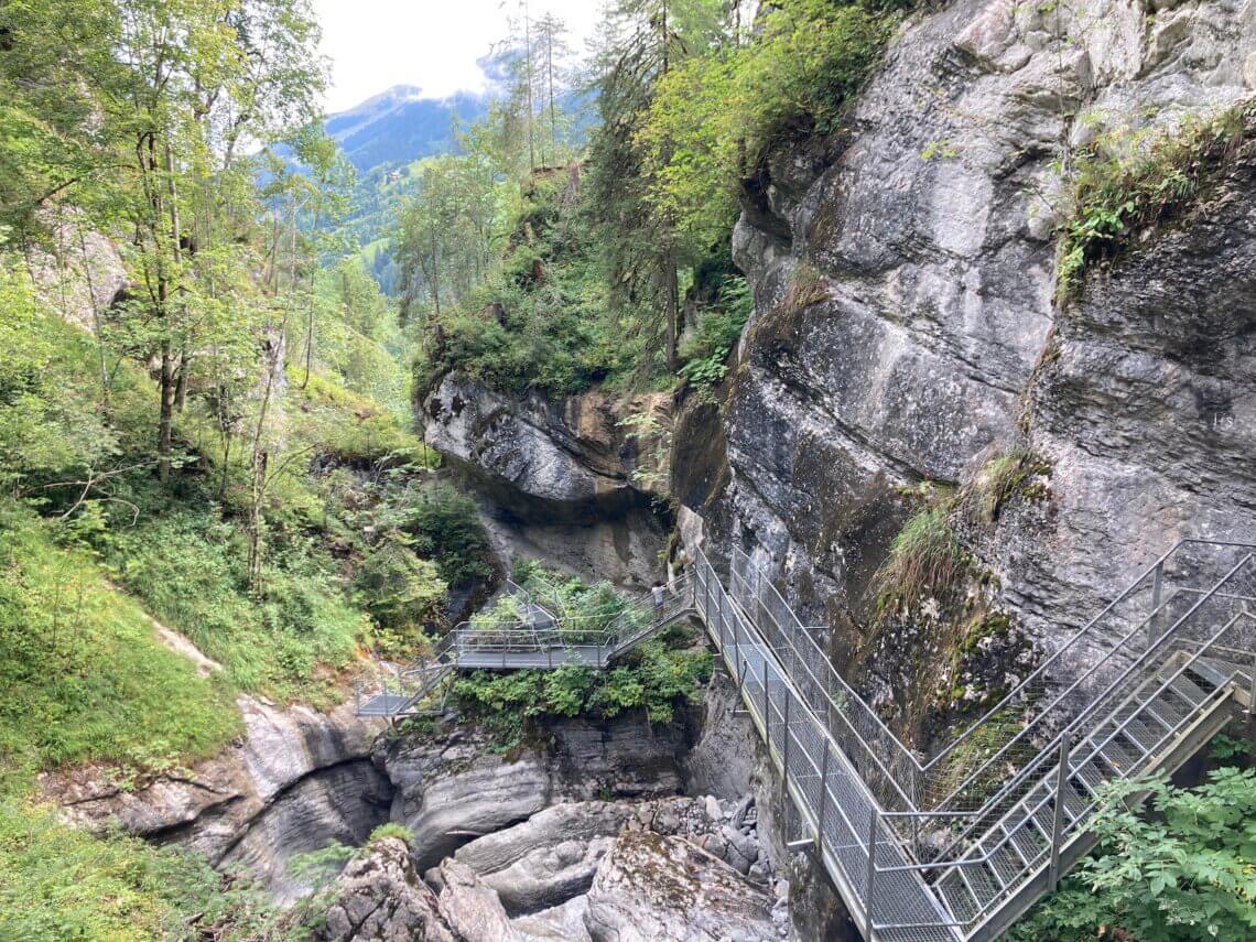 Een kijkje van bovenaf in de Cholerenschlucht.