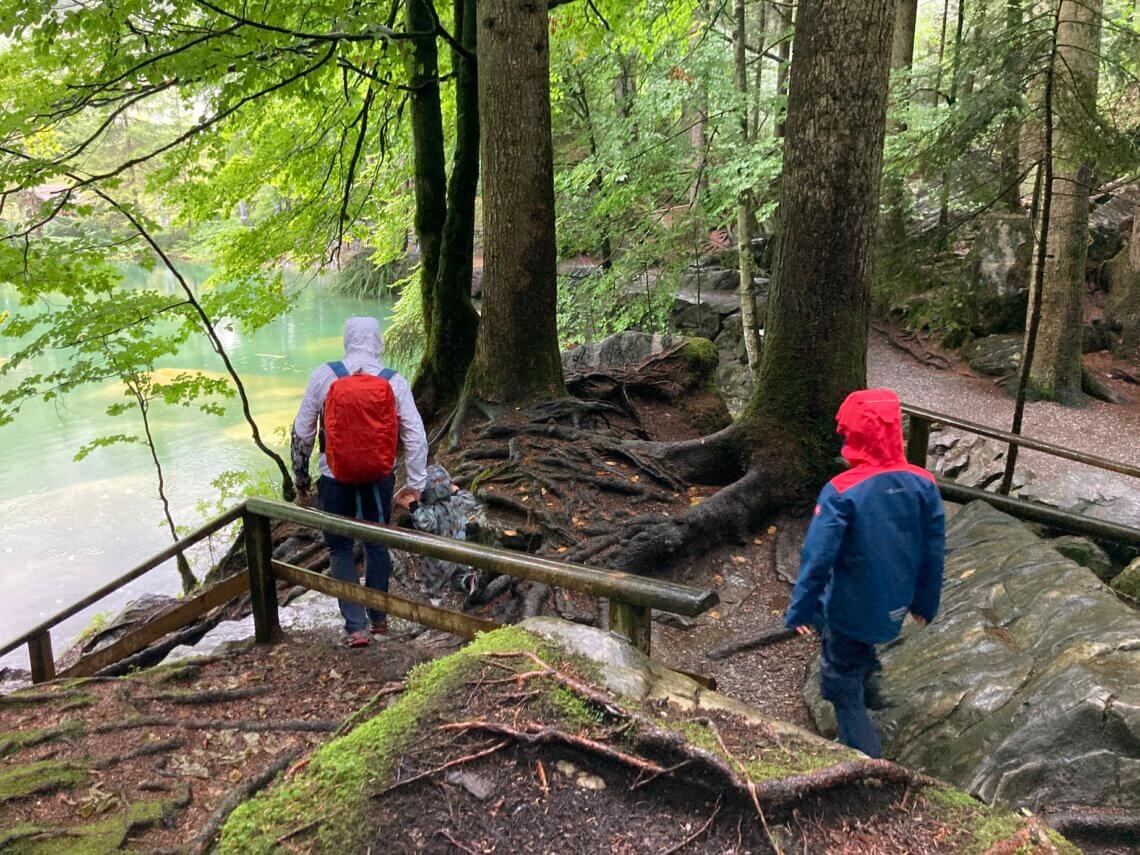 Al gauw zien we de Blausee bij Kandersteg al liggen.