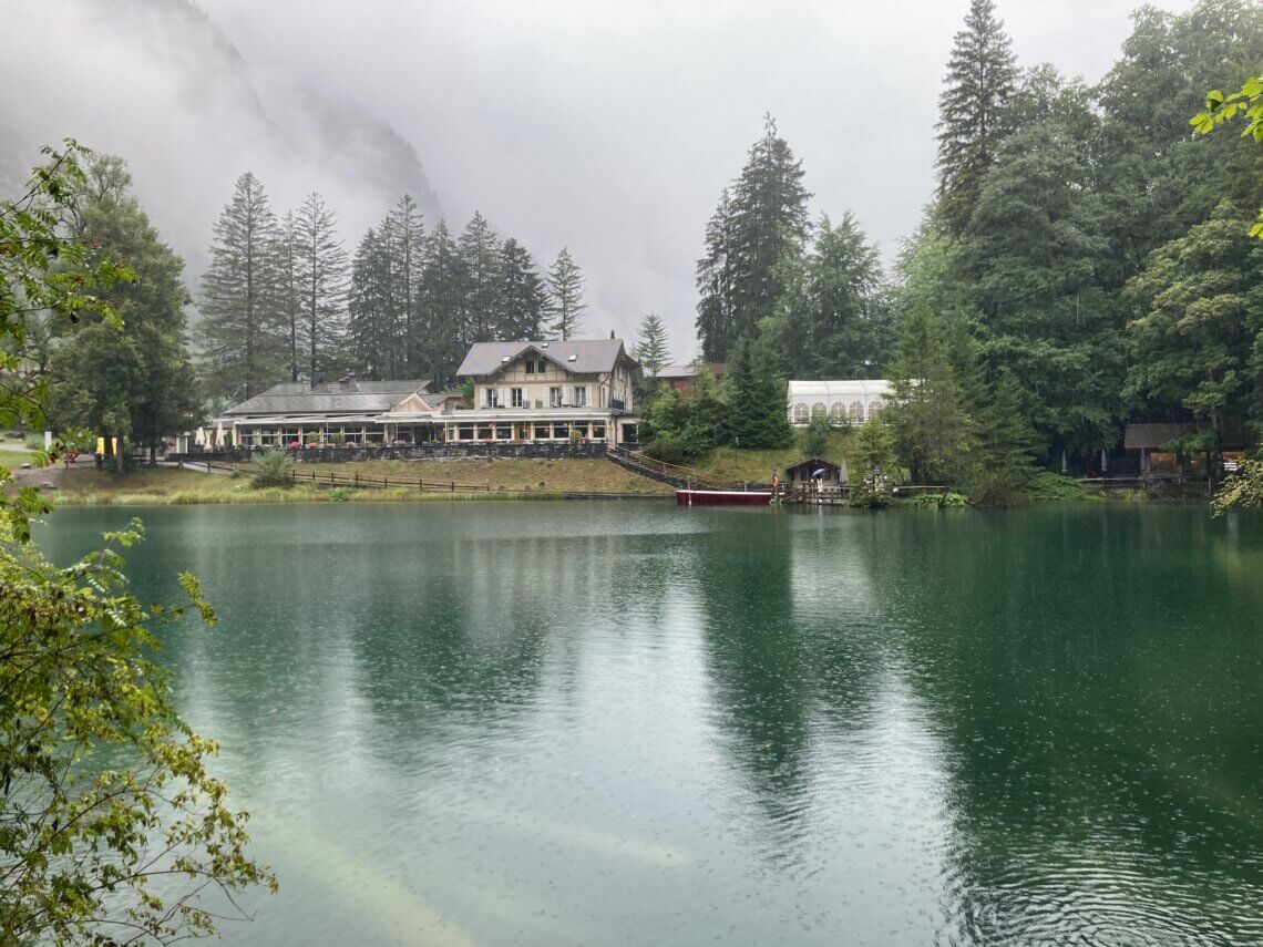 De Blausee is een leuk uitstapje voor een verblijf in Kandersteg met kinderen.