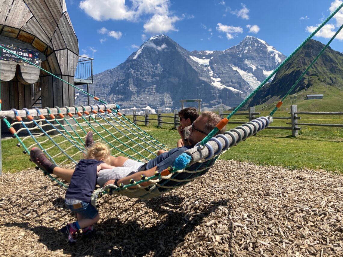 Even lekker chillen en spelen bij de mooie speeltuin van Männlichen.