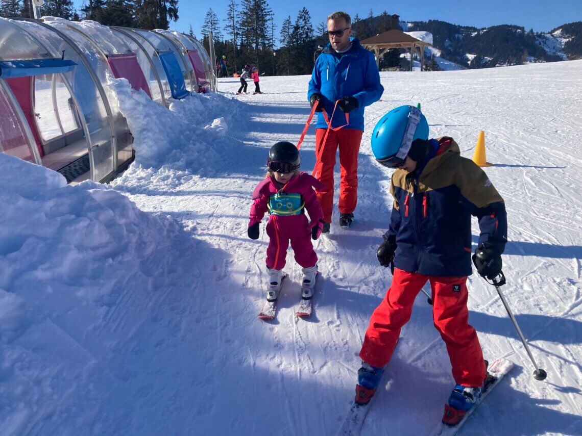 Het kinderland van Wagrain is prima voor een eerste kennismaking in de sneeuw en makkelijk te bereiken met de gondel.