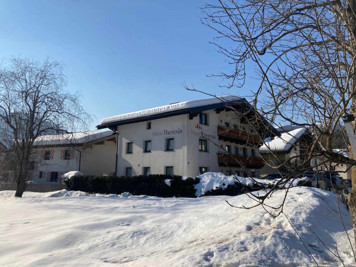 Haus Theresia is een apart gebouw en ligt op een paar stappen vanaf Hotel Felsenhof.