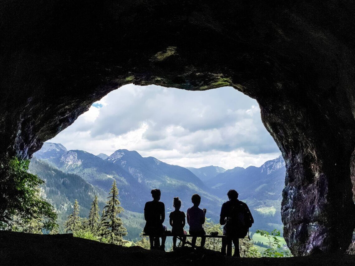 Lieglloch, een mysterieuze grot hoog boven het dal van Bad Mitterndorf en Tauplitz