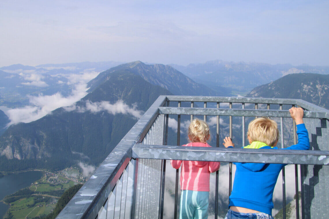 De 5 fingers is een gaaf uitzichtpunt op het Dachsteingebergte in Steiermark in Oostenrijk.