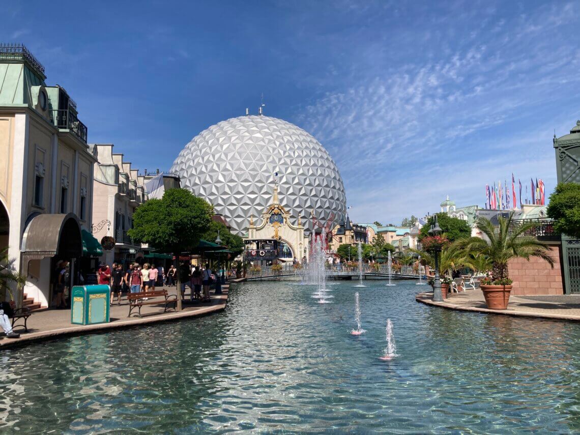 Het Europa-Park in Duitsland is écht meer dan een bezoek waard. Het is prachtig aangelegd en biedt voor ieder wat wils.