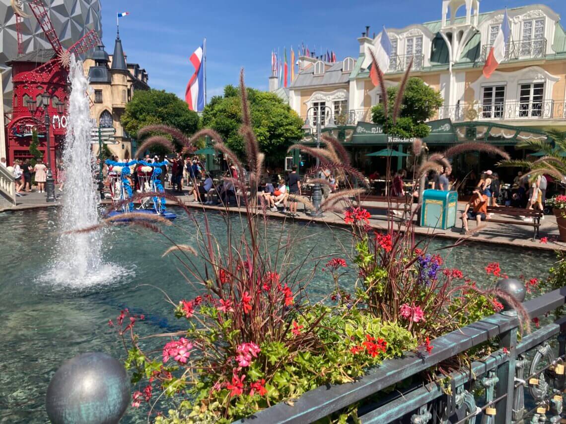 Europa-Park is echt een prachtig aangelegd attractiepark, het ligt perfect op de route naar Zwitserland of Italië.