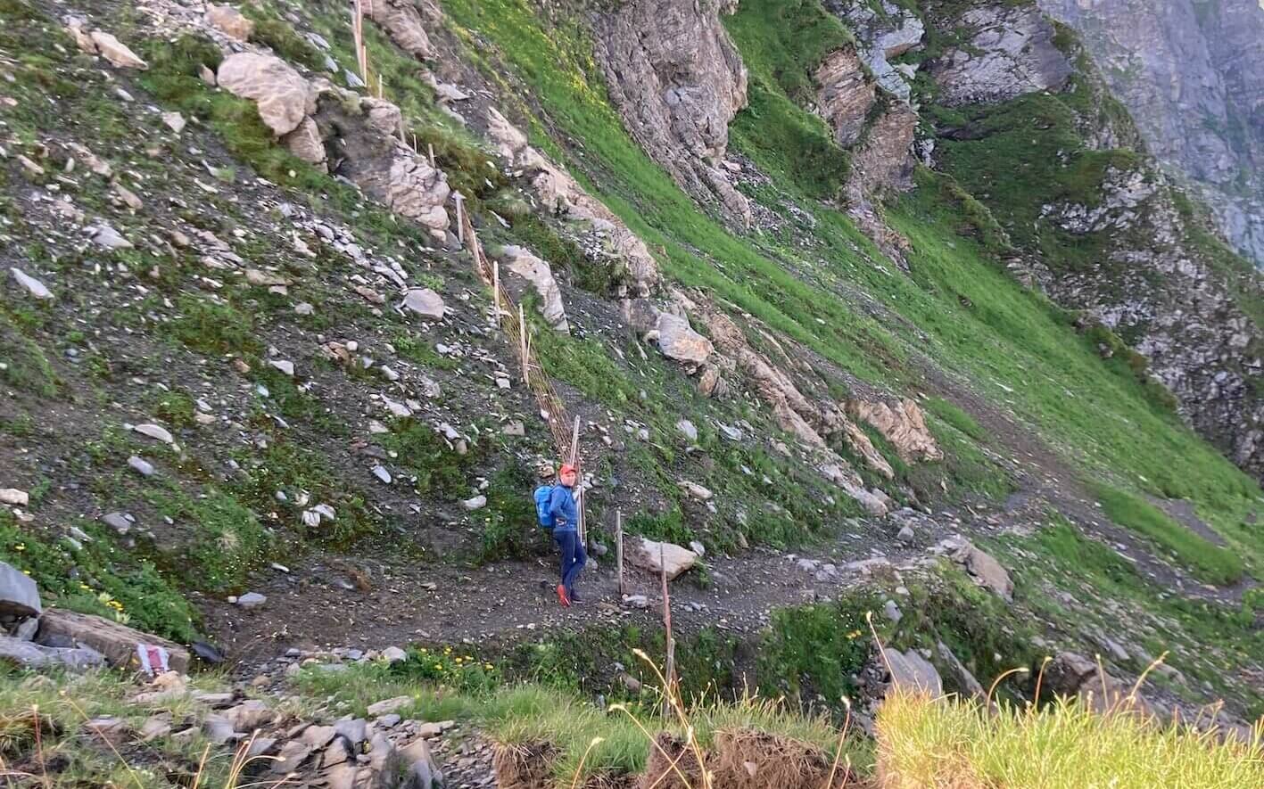 Vanaf de Hufihutte lopen we het eerst stuk weer terug naar de splitsing.