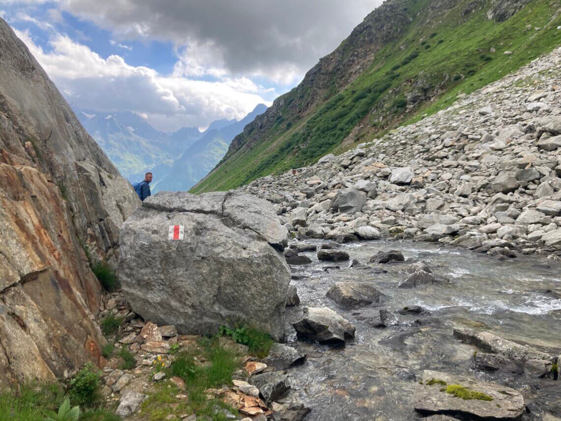 We volgen de rivier steeds verder naar beneden. 