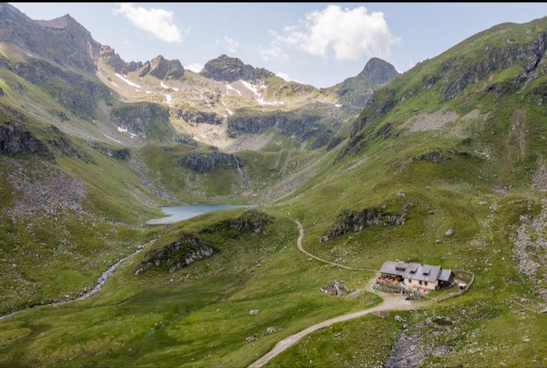 De Landawirseehütte is echt prachtig gelegen! Copyright foto: Landawirseehütte 