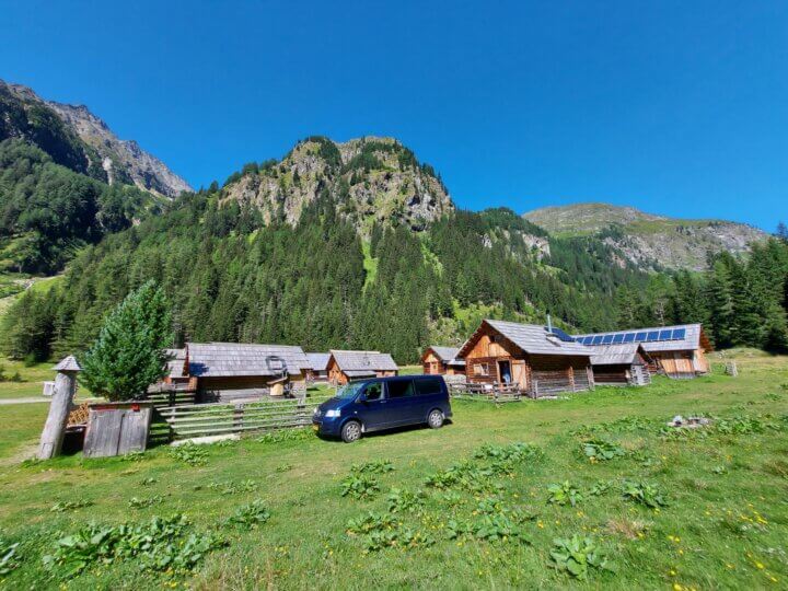 We verblijven in de Moamooshütte, één van de 9 hutten van het huttendorp.