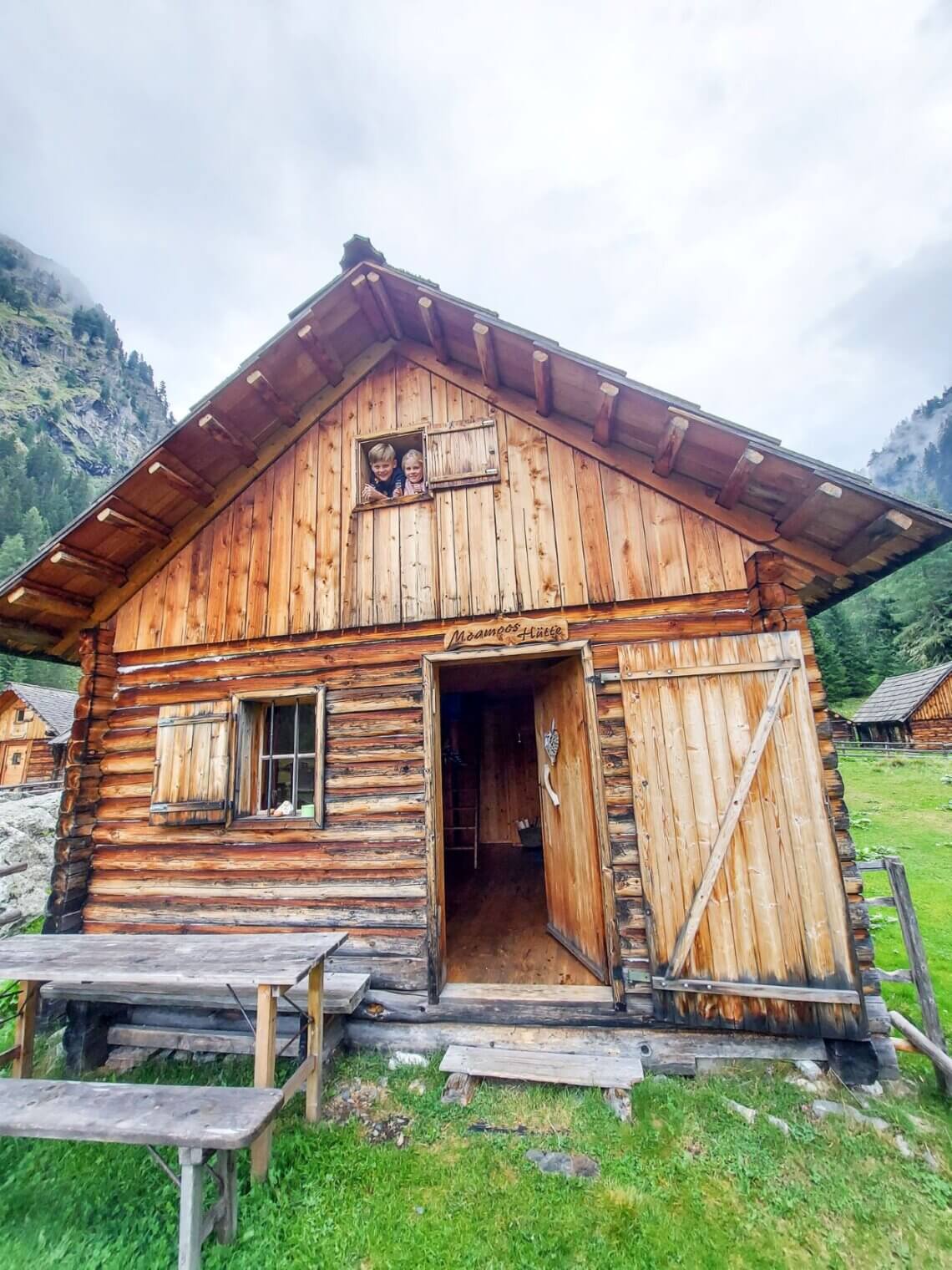 De Moamooshütte is een echte knusse Oostenrijkse berghut. 