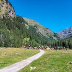 Behoorlijk afgelegen maar prachtig in de natuur ligt daar Het Göriacher Hüttendorf in Lungau in Oostenrijk.