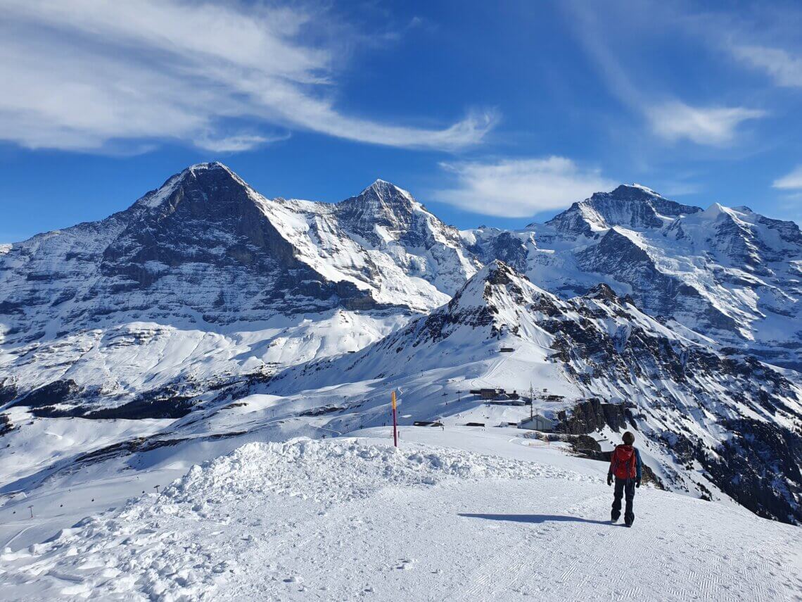 De uitzichten op de besneeuwde bergen in de Jungfrauregio zijn zo mooi! 
