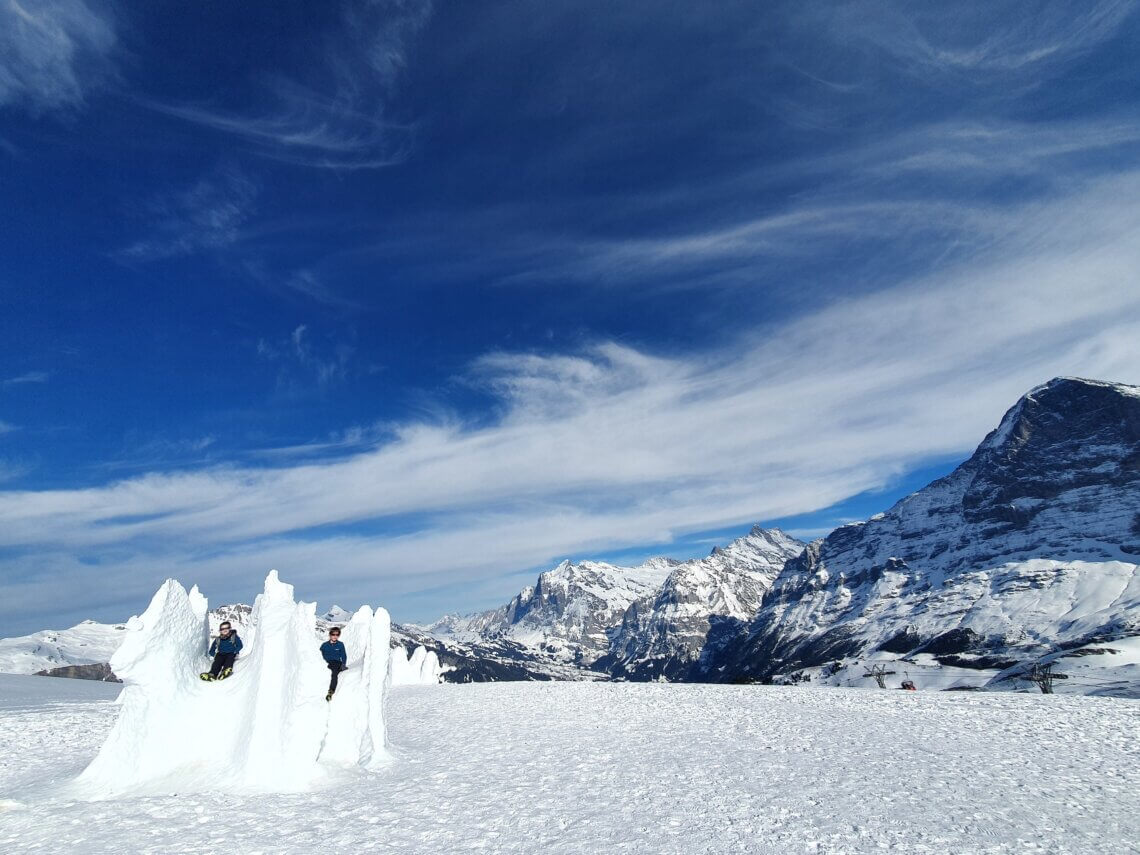 Bij het bergstation van Männlichen zijn ook sneeuwsculpturen.