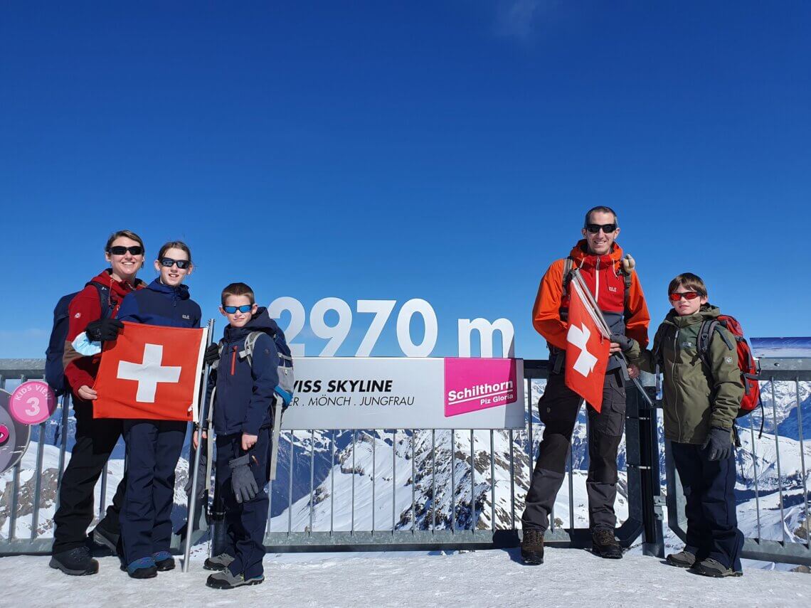 Helemaal op de top van de Schilthorn in de Jungfrauregio in Zwitserland.