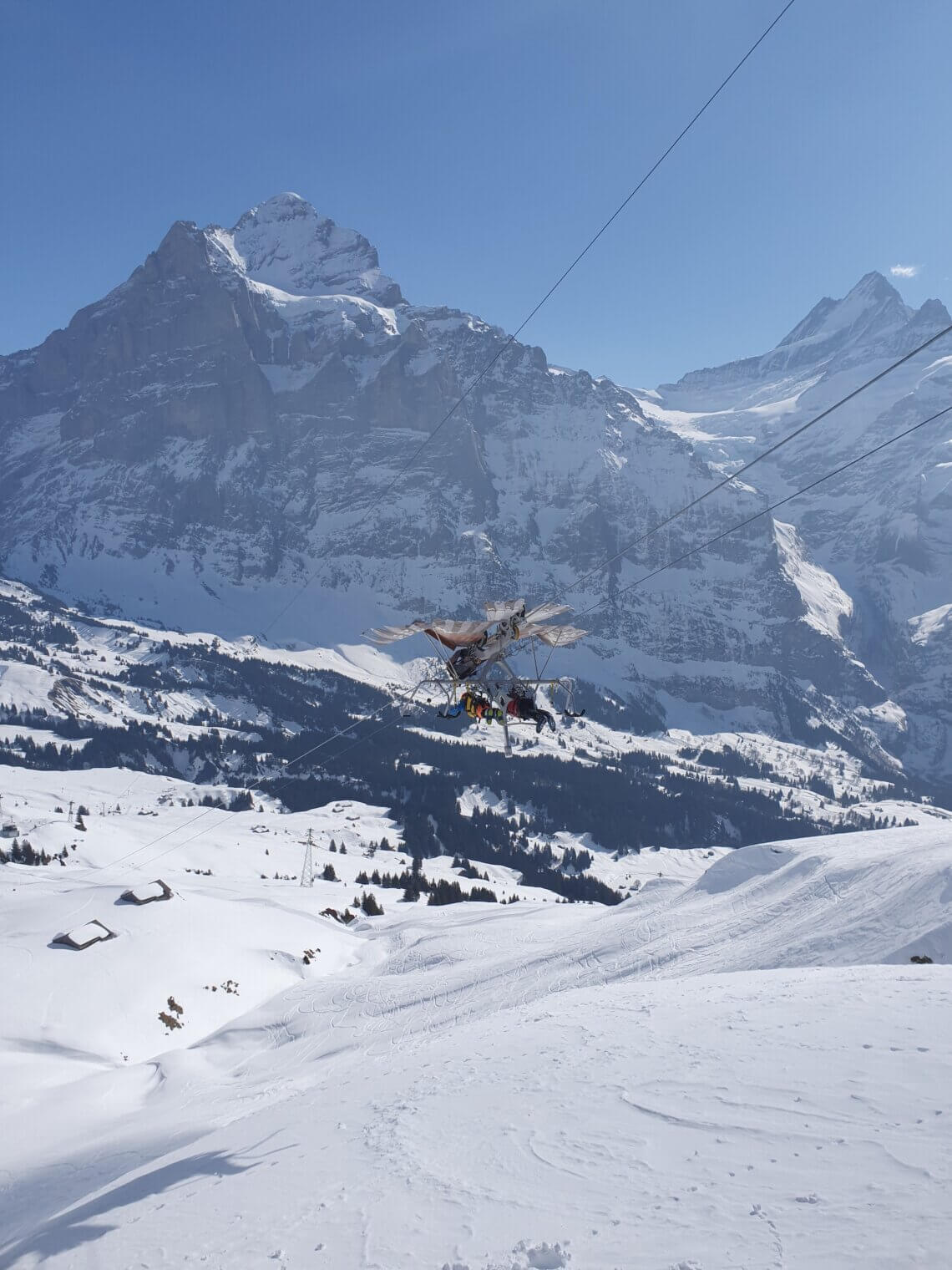 Als een vogel door het winter landschap van de Jungfrauregio.