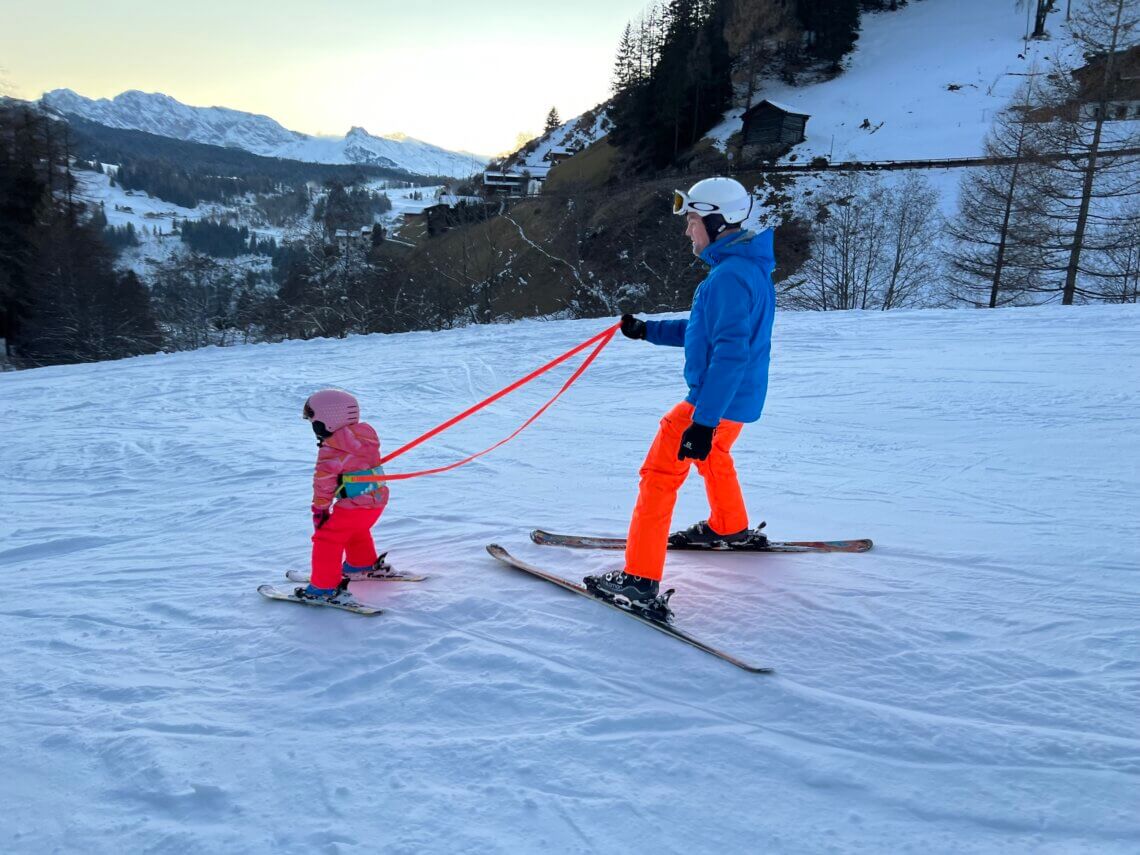 Met het ski tuigje kunnen we een makkelijke blauwe afdaling doen. 