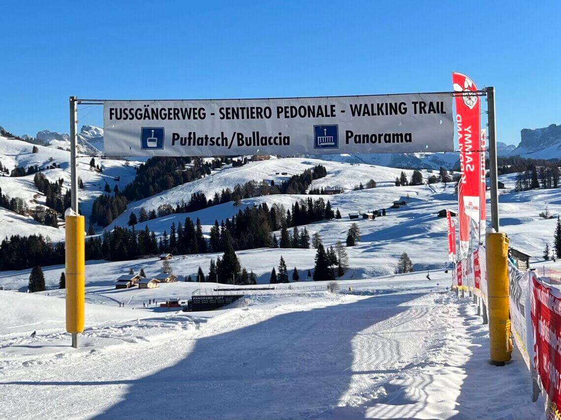 Vanaf het bergstation in Compatsch kan je via dit wandelpad naar de stoeltjeslift wandelen. 